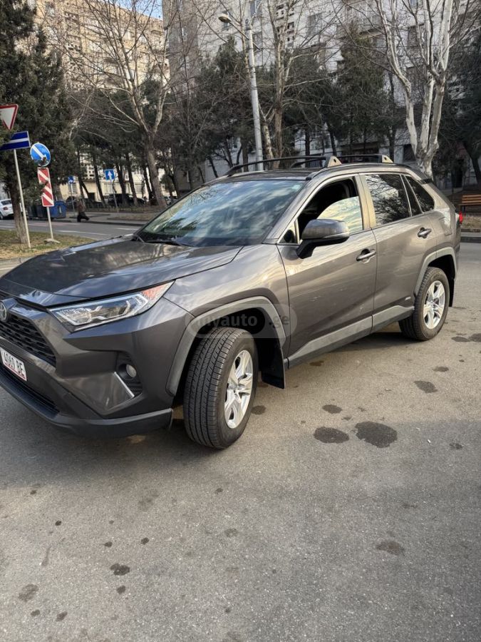 Toyota RAV 4 - фото 1