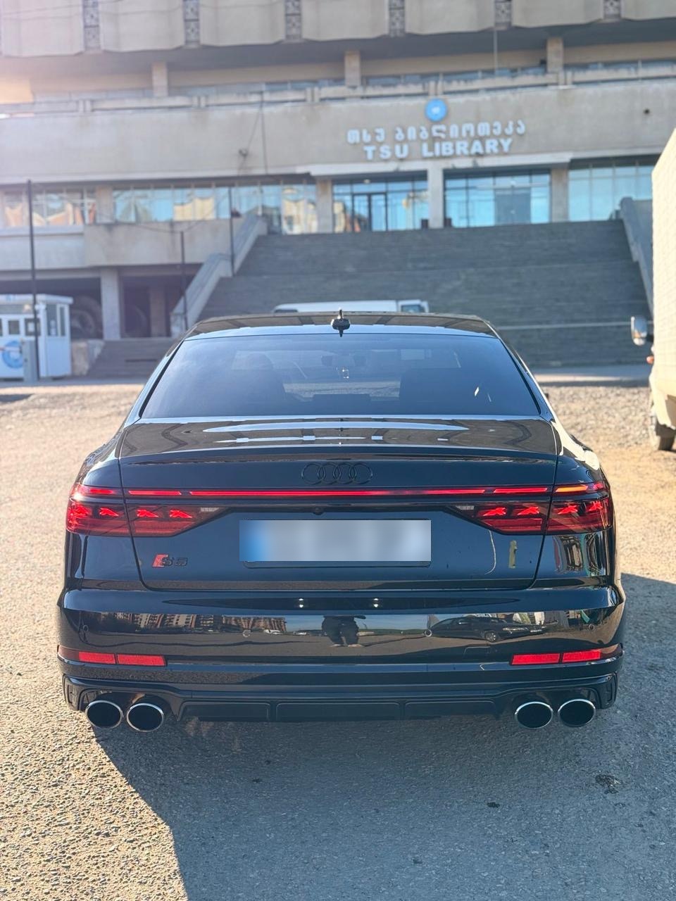 Audi S8 - фото 2
