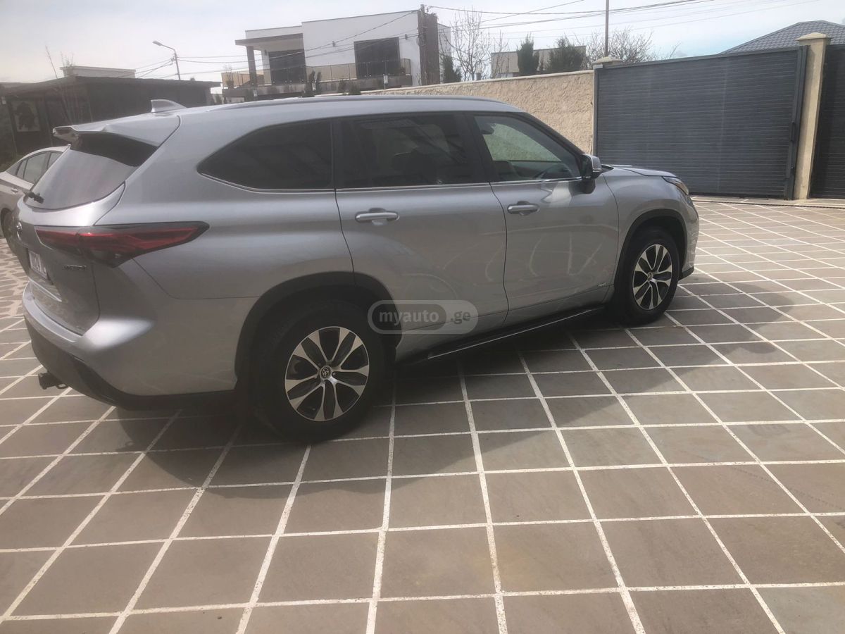 Toyota Highlander - фото 1