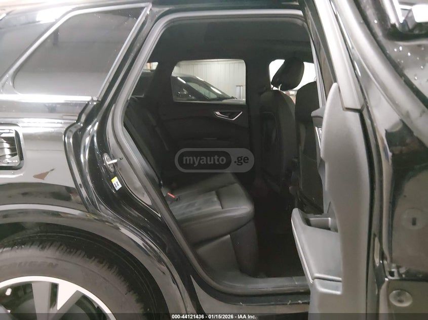 Audi Q4 E-Tron - фото 11