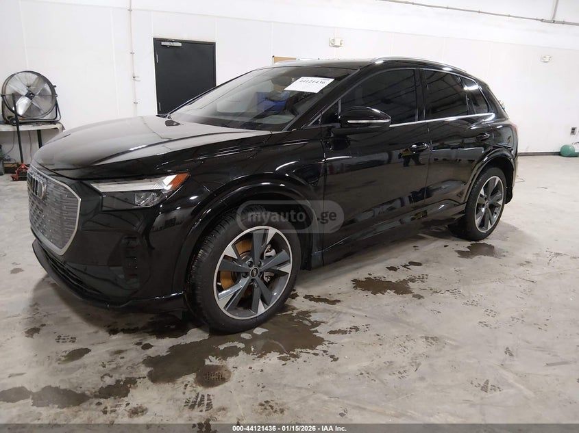 Audi Q4 E-Tron - фото 2