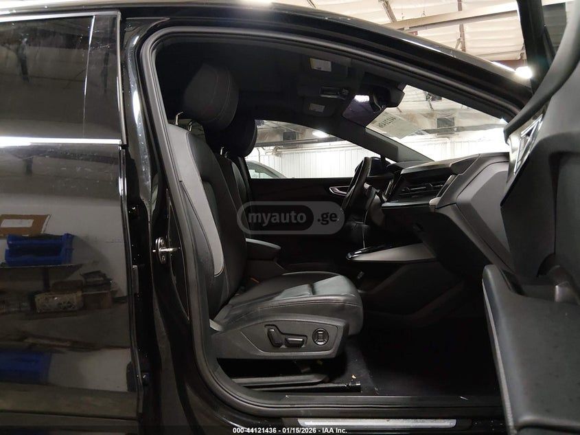 Audi Q4 E-Tron - фото 9