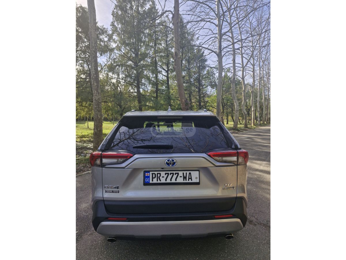 Toyota XLE Premium 4dr All-Wheel Driv — миниатюра 3