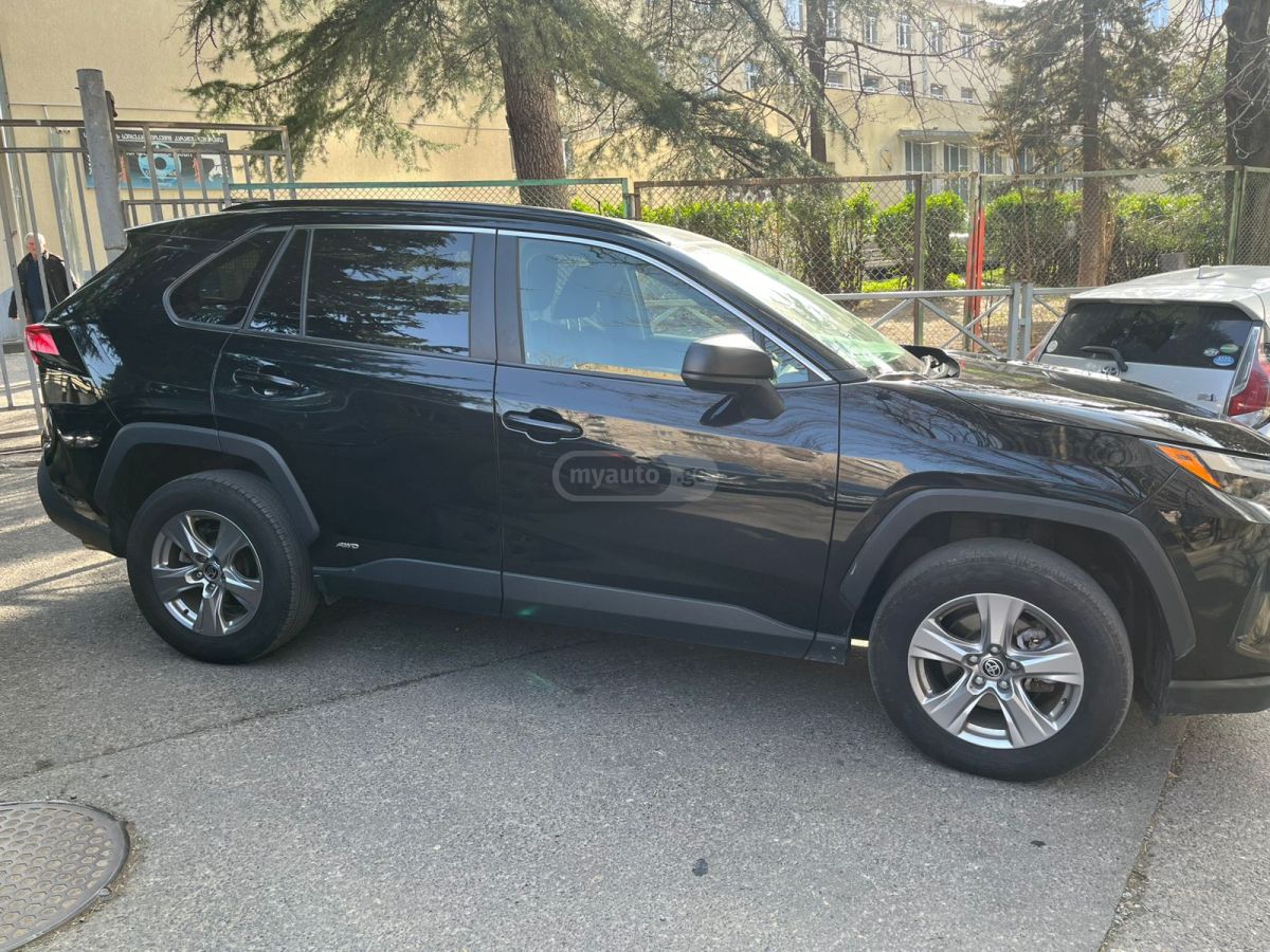 Toyota RAV 4 - фото 1