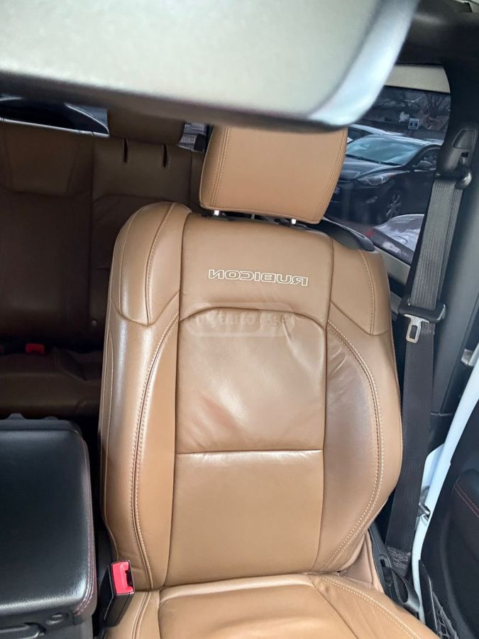 Jeep Wrangler - фото 12