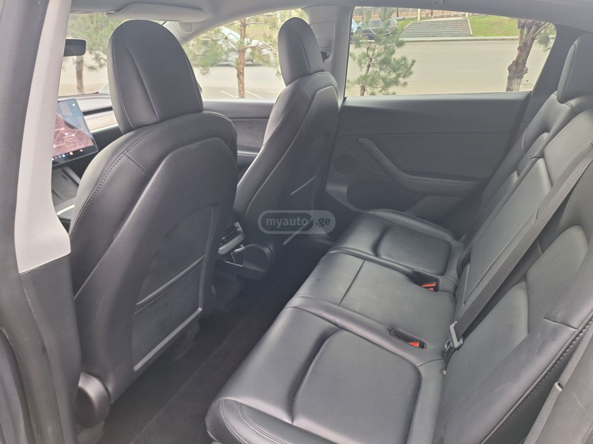 Tesla Model Y - фото 10