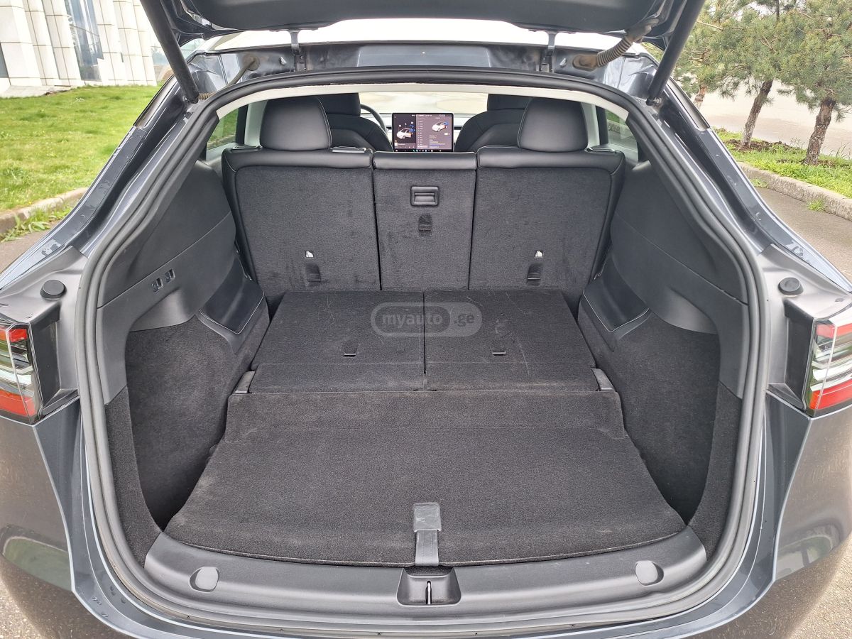Tesla Model Y - фото 12
