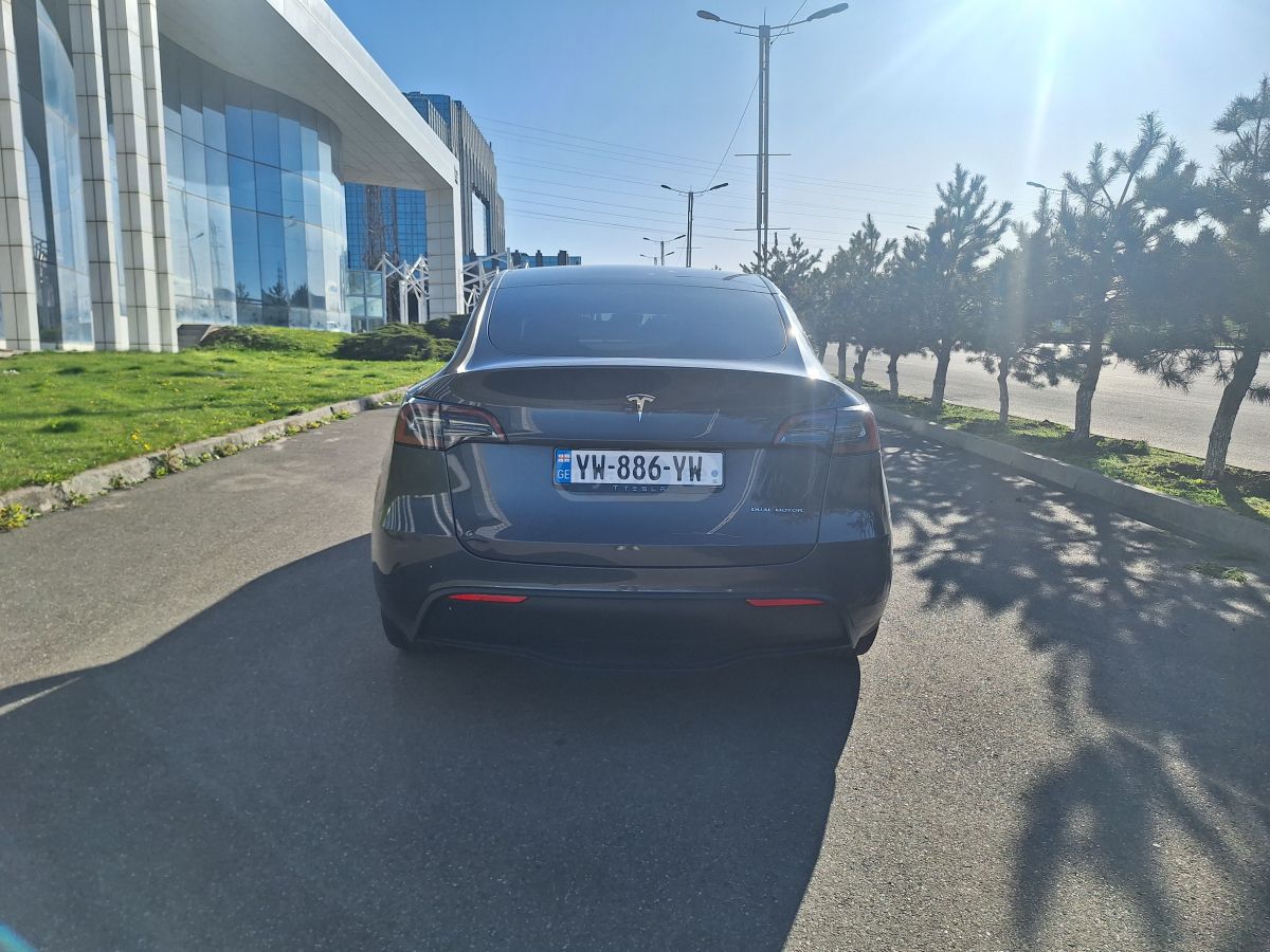 Tesla Model Y - фото 14