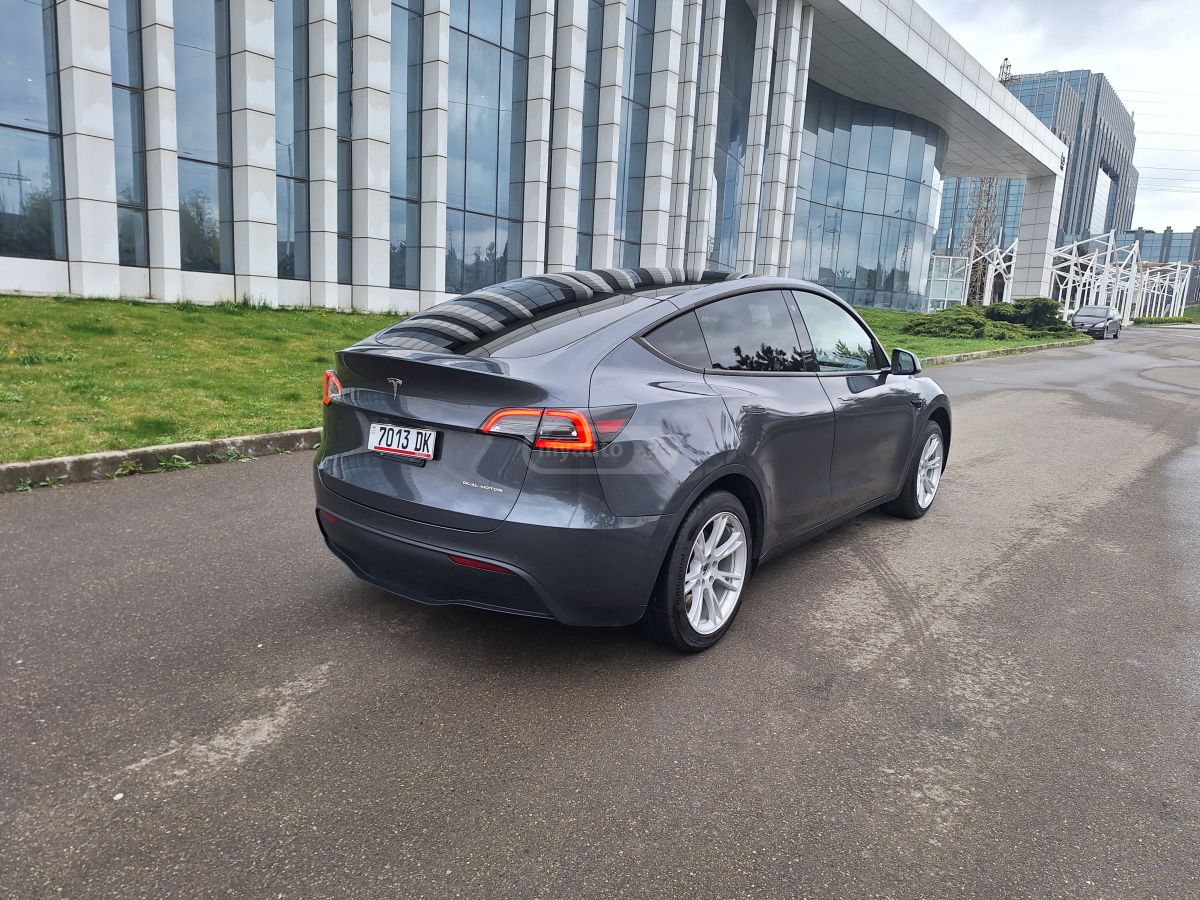 Tesla Model Y - фото 4