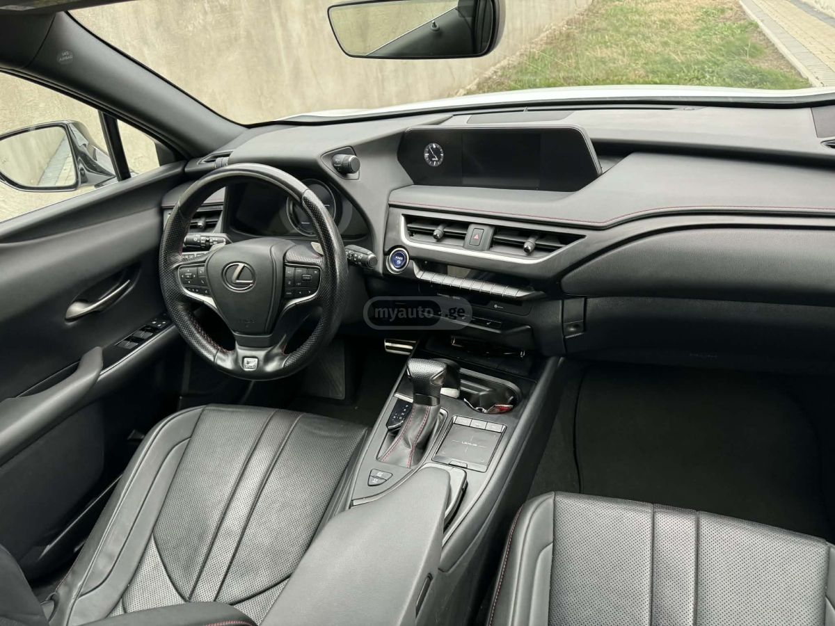 Lexus UX 250 h - фото 11