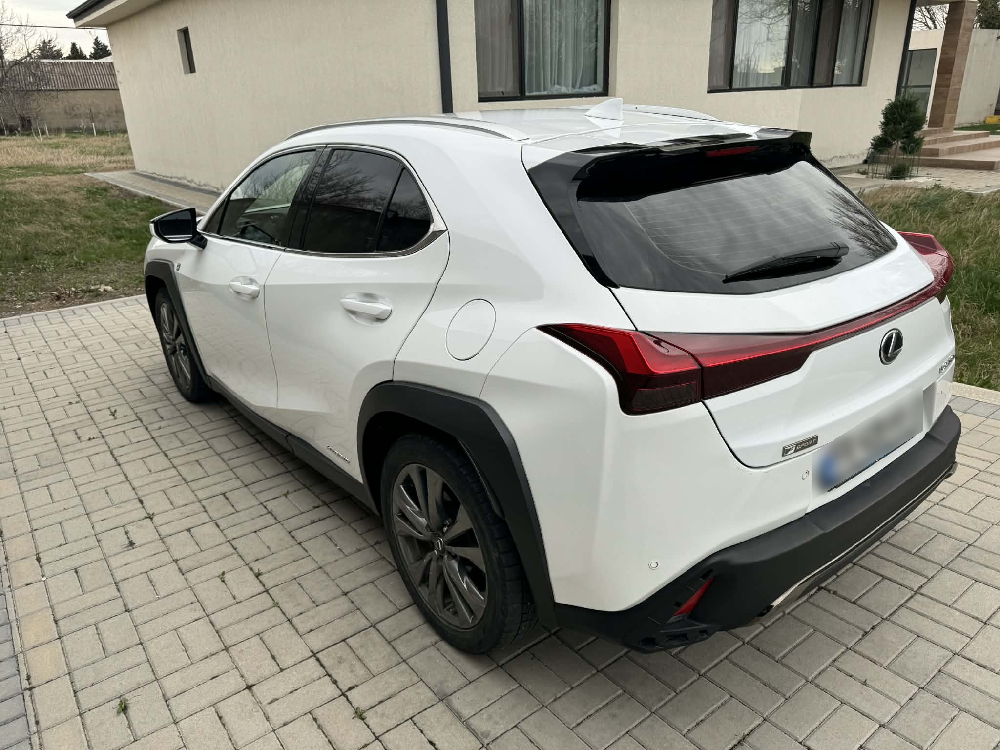 Lexus UX 250 h - фото 5