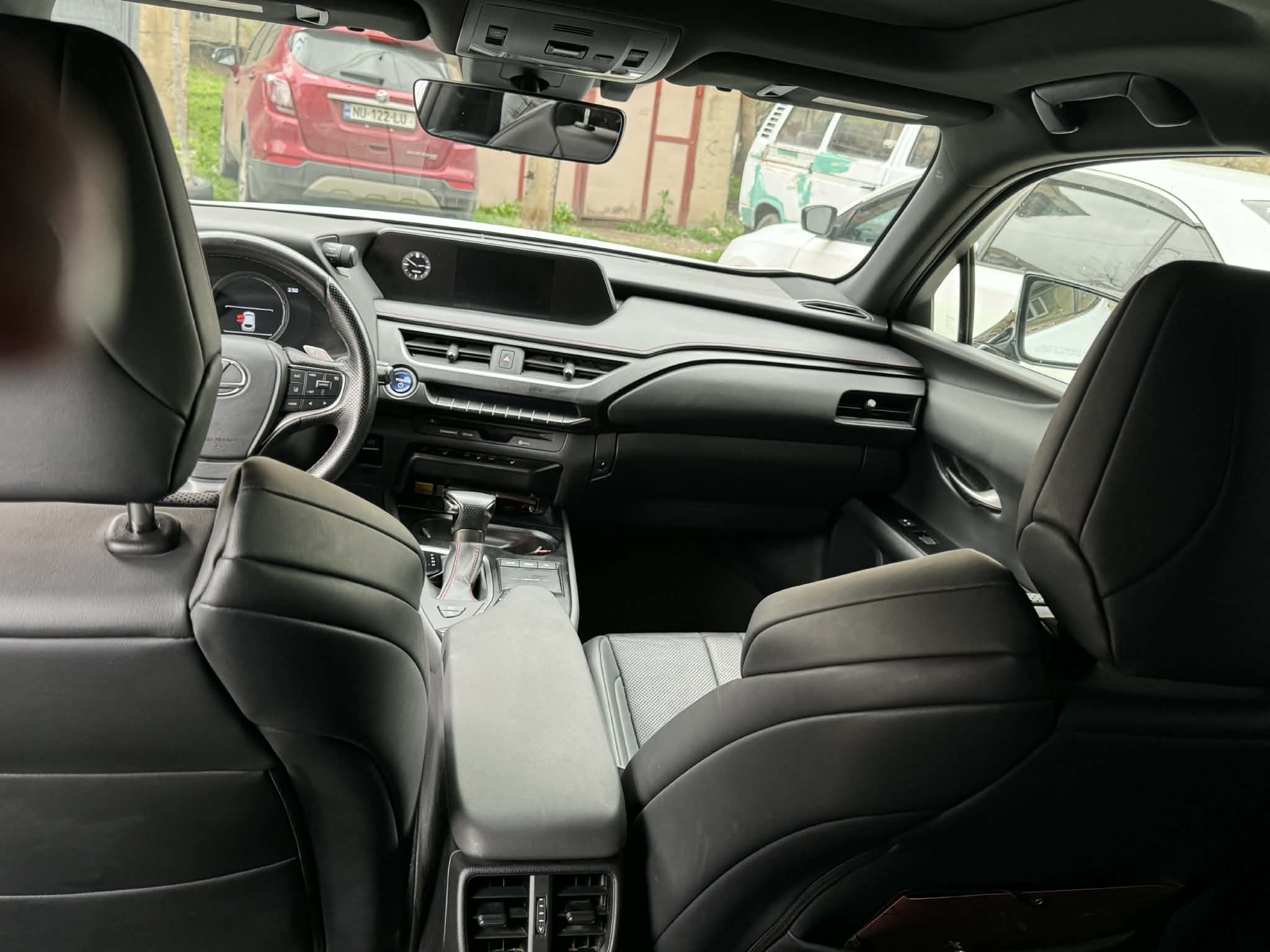 Lexus UX 250 h - фото 9