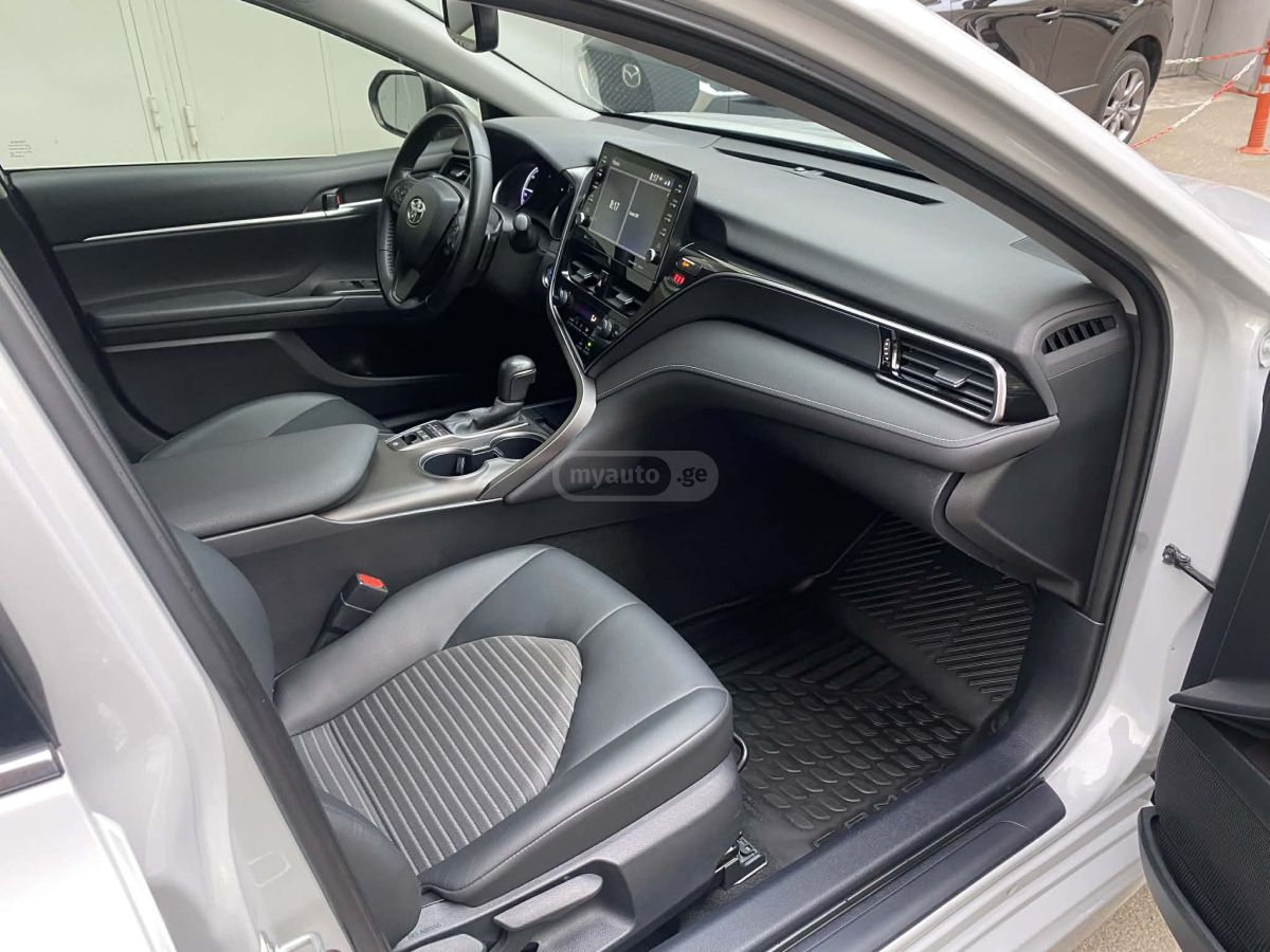 Toyota SE 4dr Front-Wheel Drive Sedan — миниатюра 11