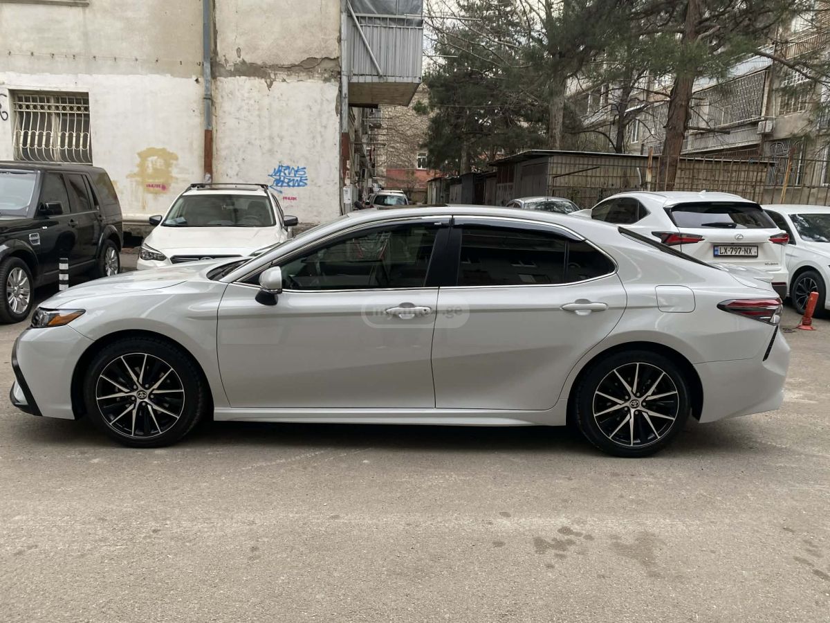 Toyota SE 4dr Front-Wheel Drive Sedan — миниатюра 6