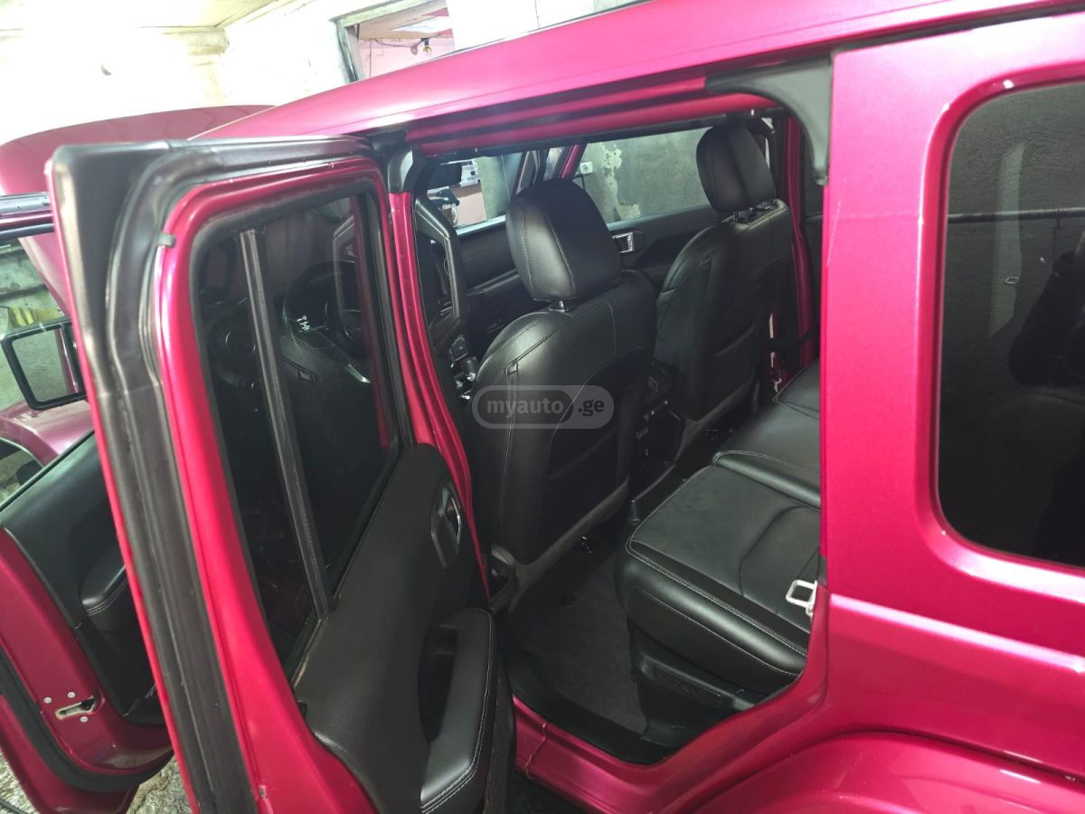 Jeep Wrangler - фото 10