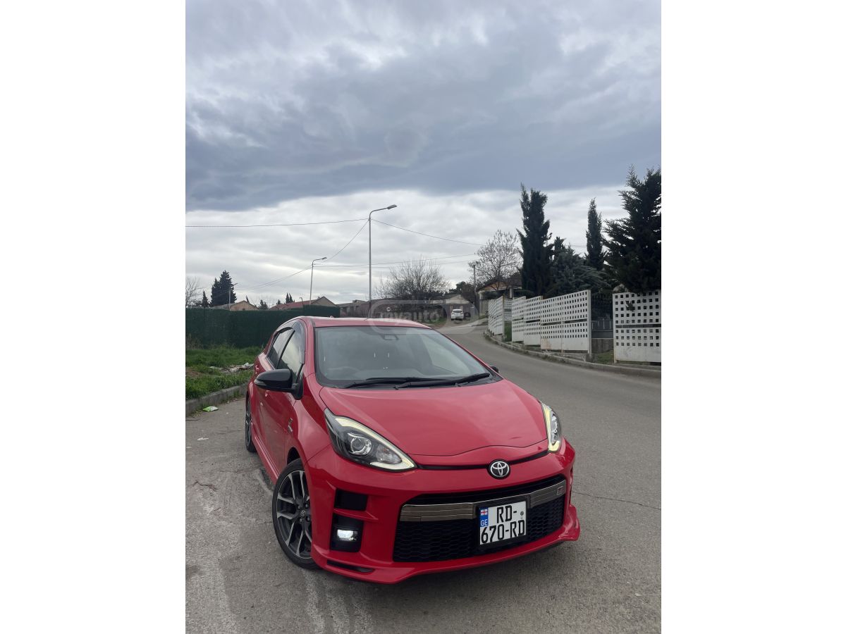 Toyota Aqua - фото 1