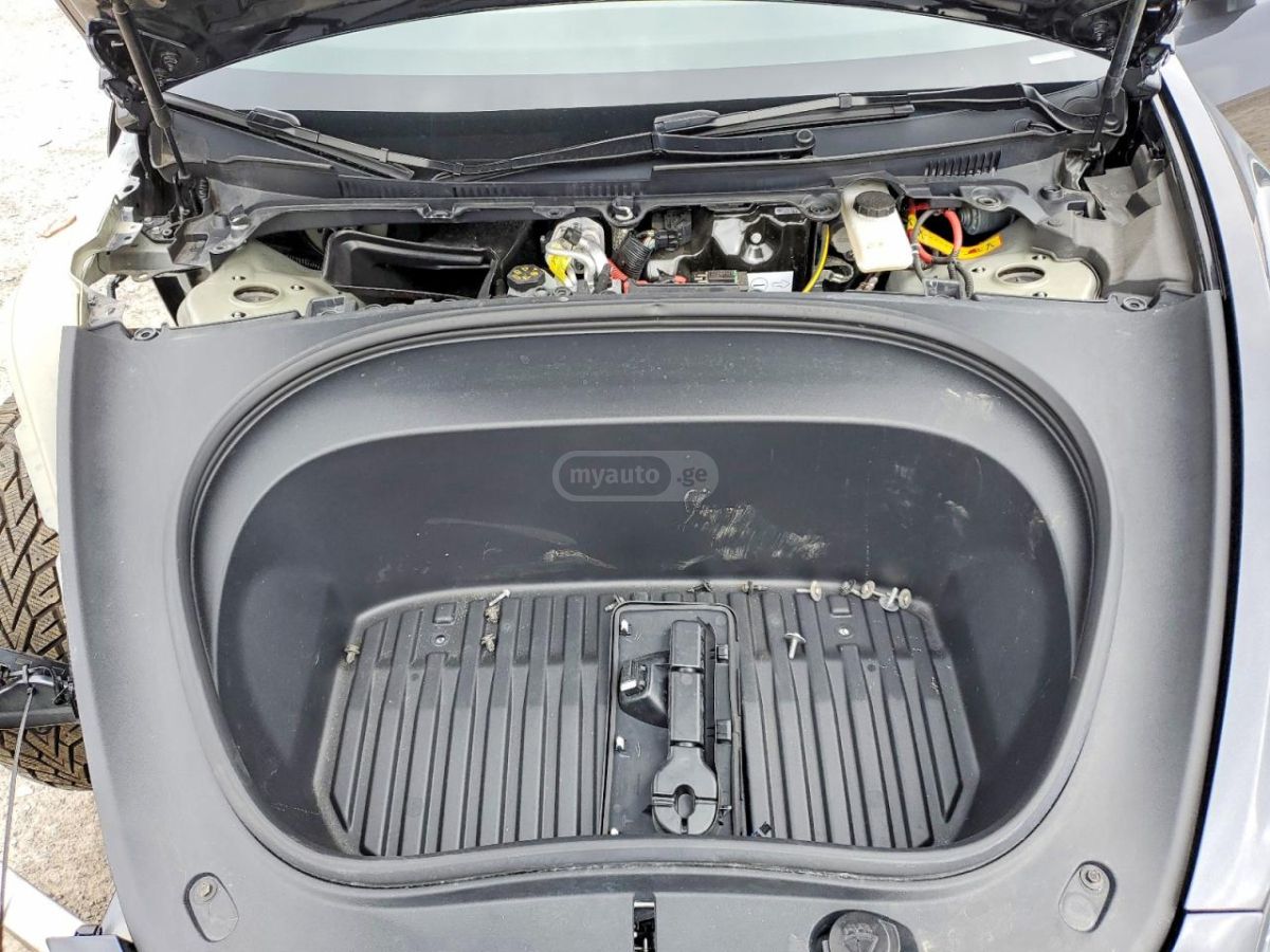 Tesla Model 3 2025 — миниатюра 11