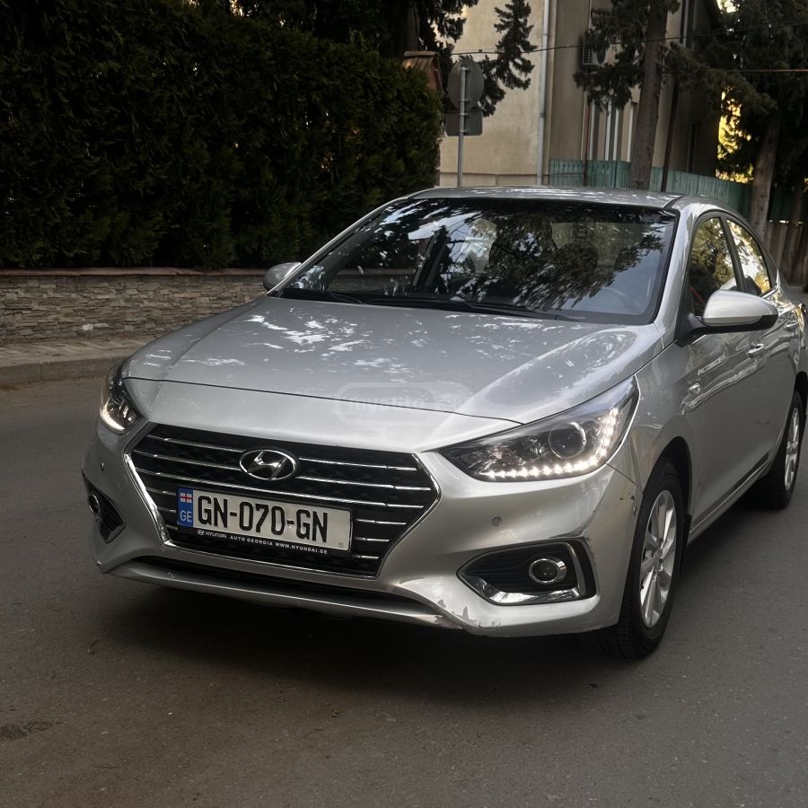 Hyundai Accent - фото 1