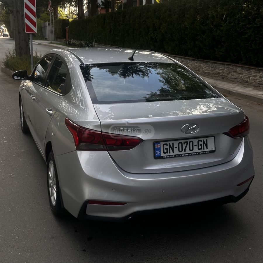 Hyundai Accent - фото 3