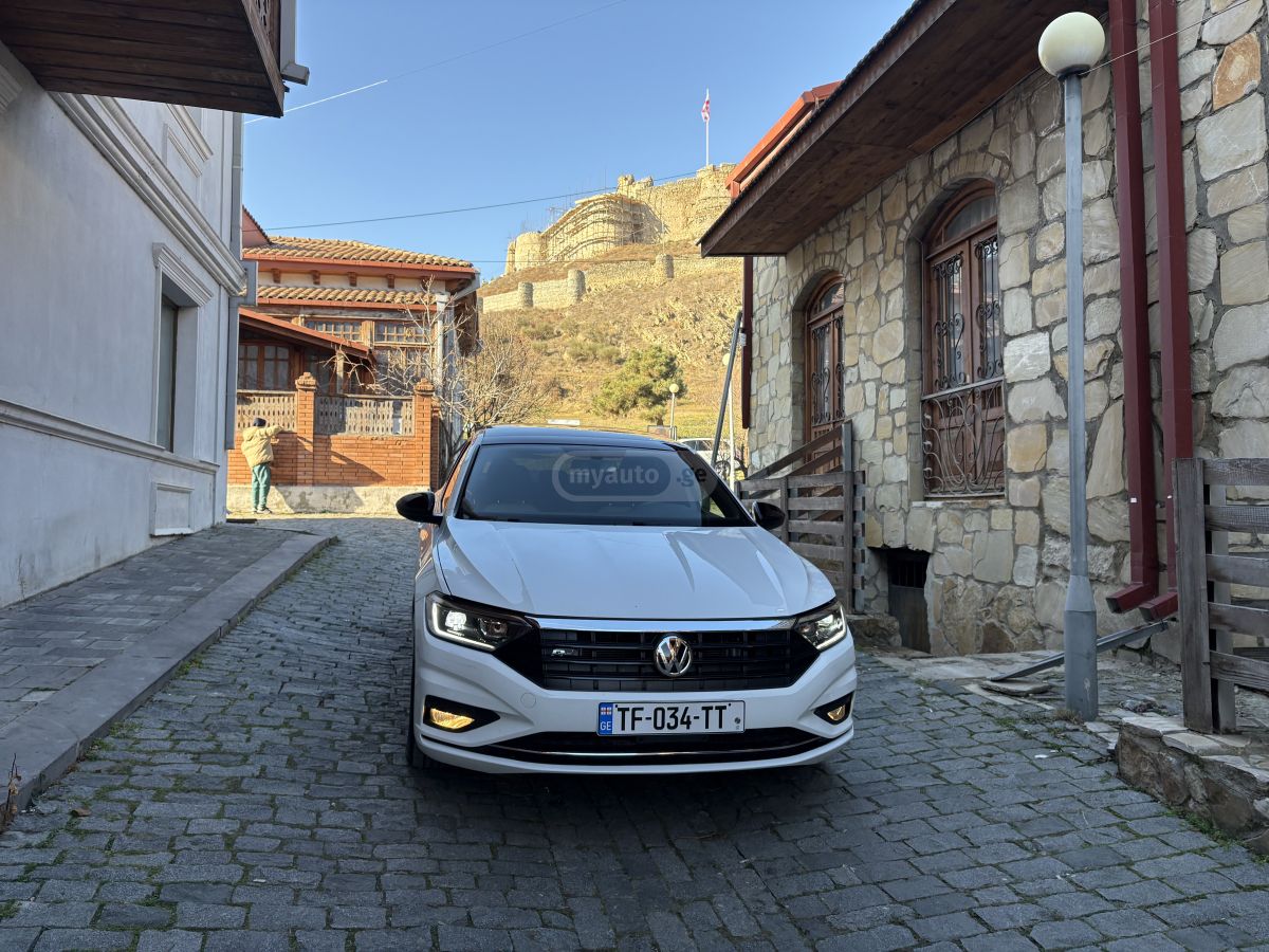 Volkswagen Jetta - фото 1