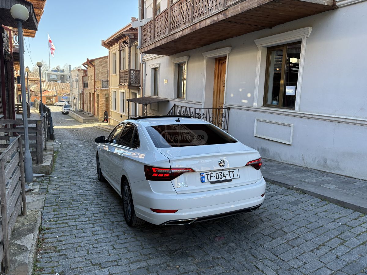 Volkswagen Jetta - фото 4