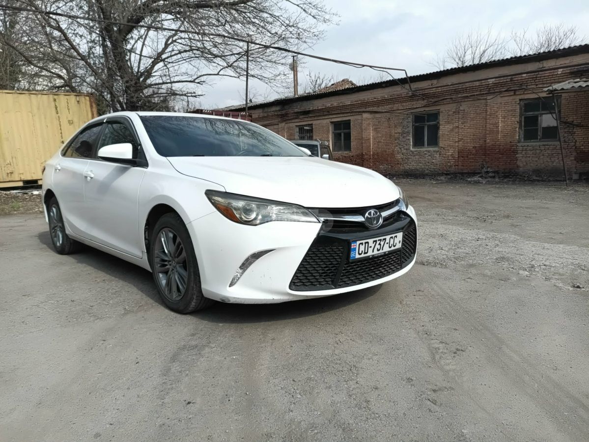 Toyota Camry - фото 2