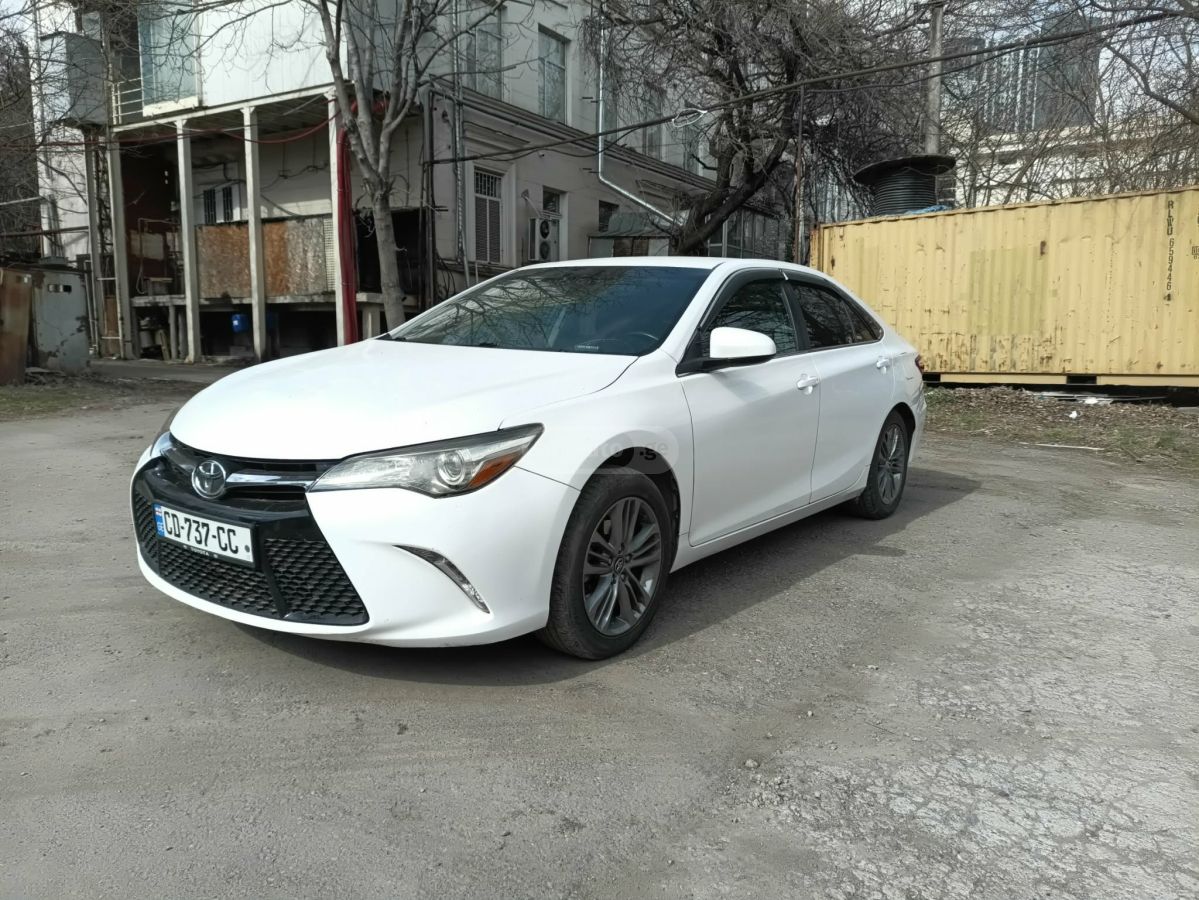 Toyota Camry - фото 3
