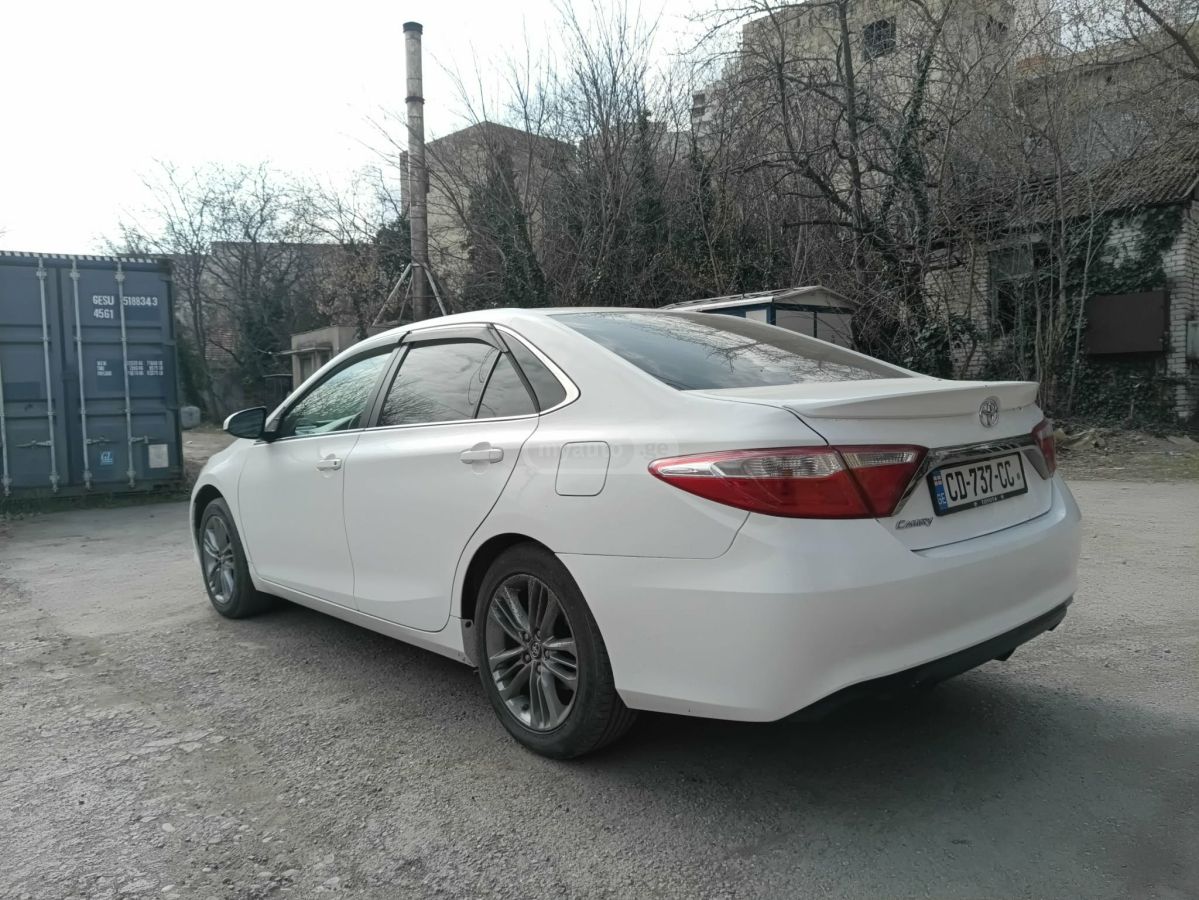 Toyota Camry - фото 5