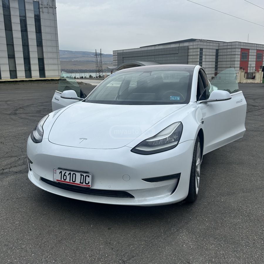 Tesla Model 3 - фото 1