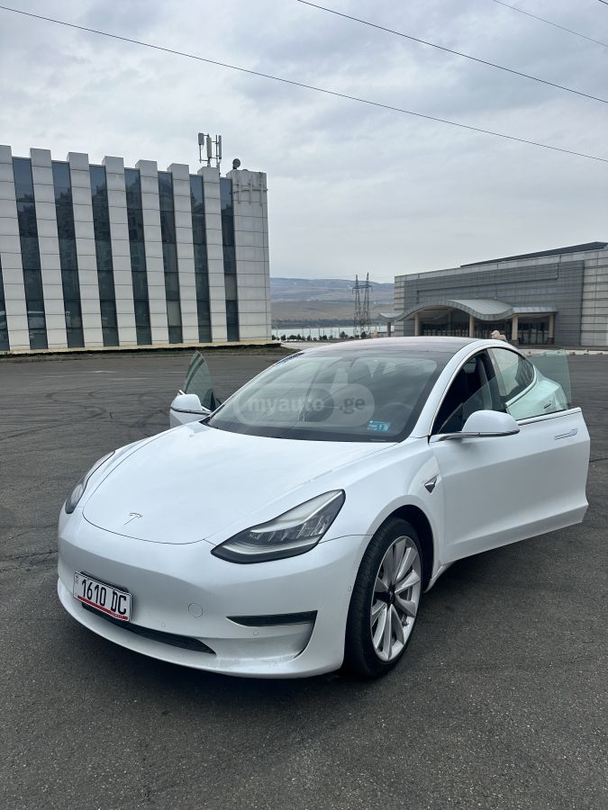 Tesla Model 3 - фото 2