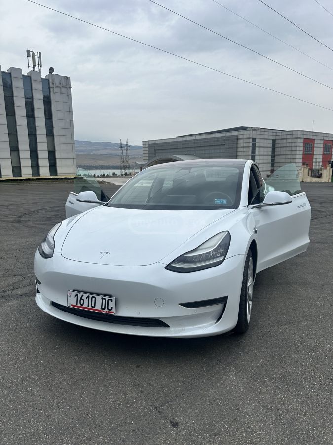 Tesla Model 3 - фото 3