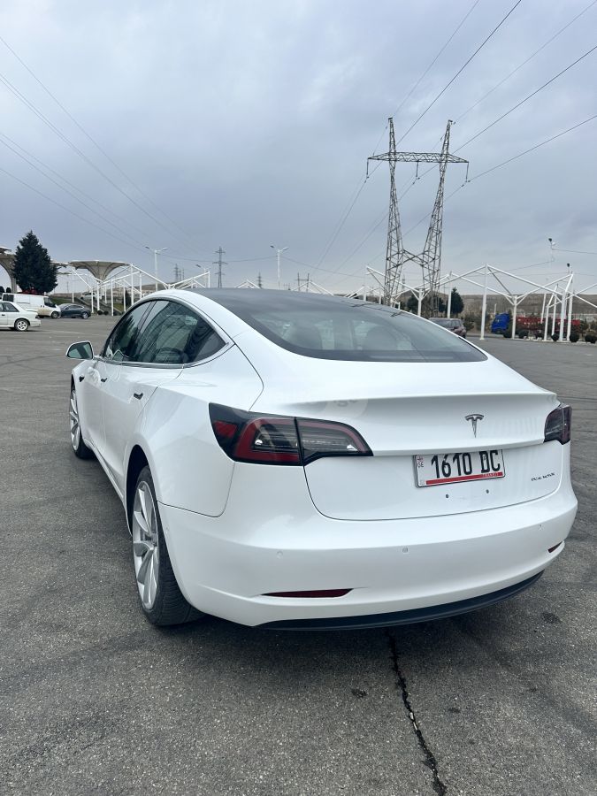 Tesla Model 3 - фото 6
