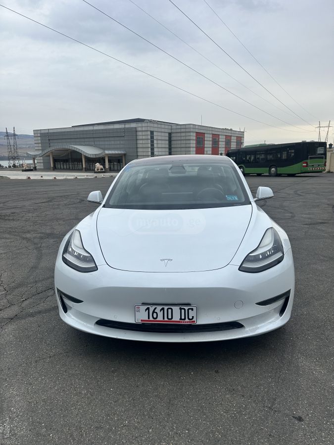 Tesla Model 3 - фото 8