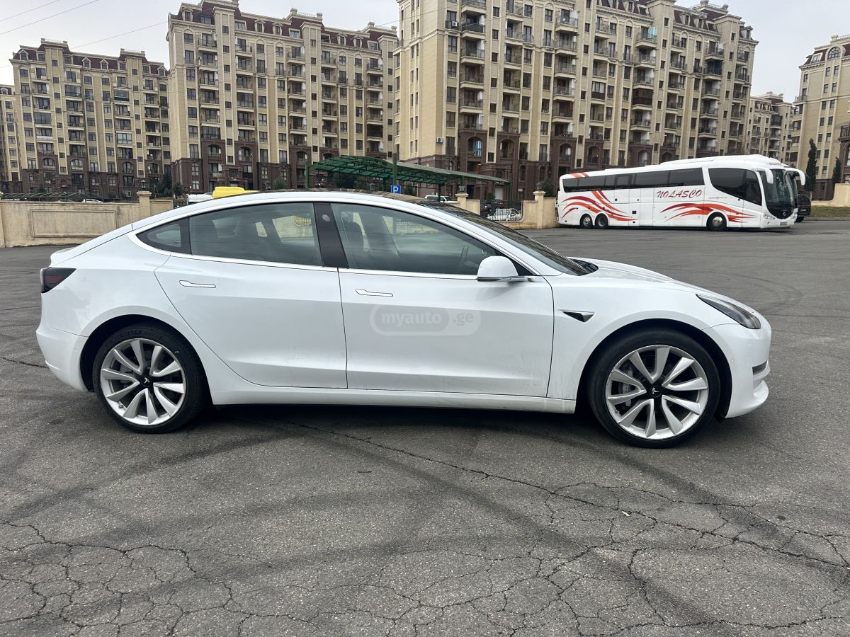 Tesla Model 3 - фото 9