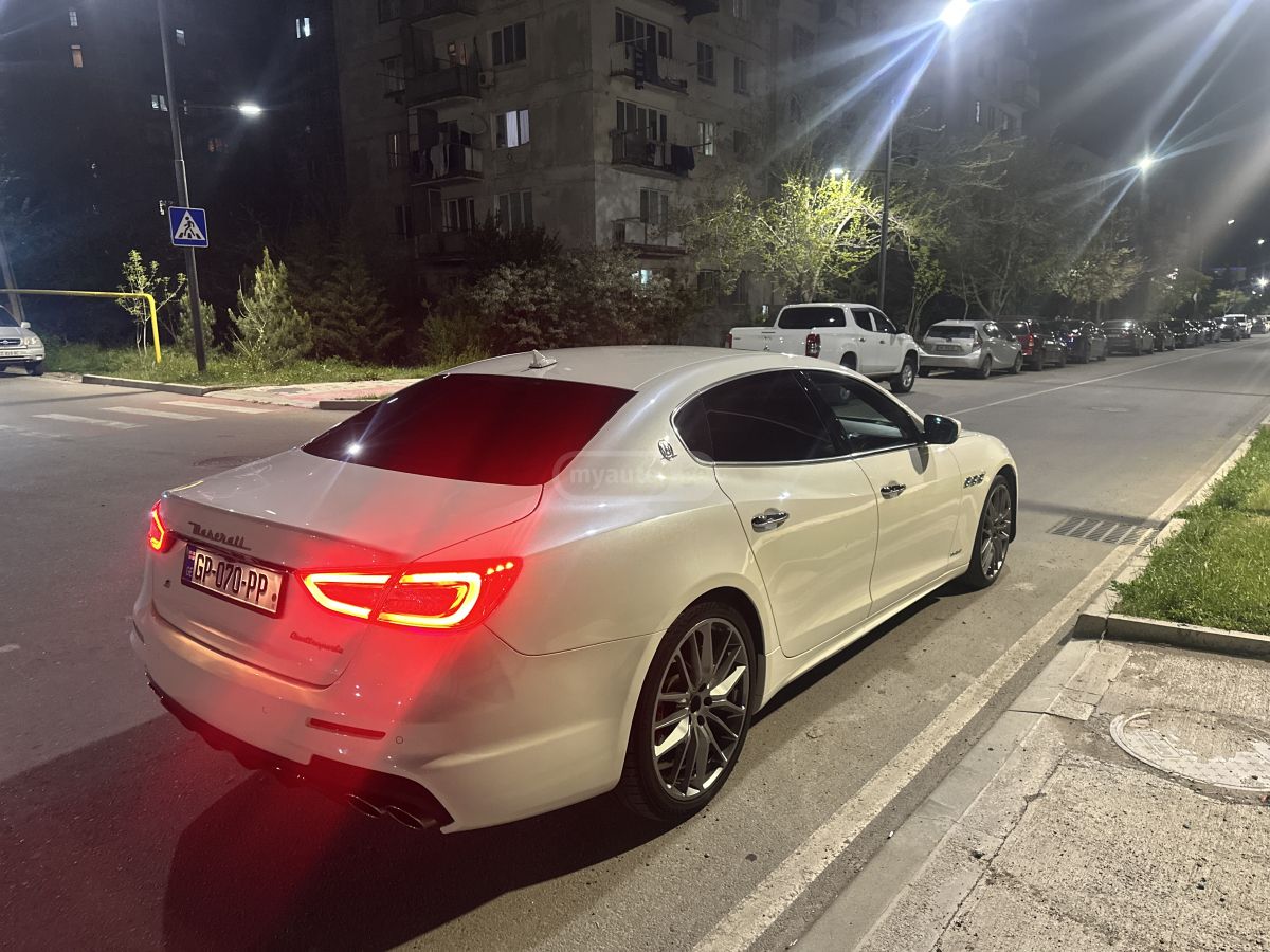 Maserati Quattroporte - фото 11