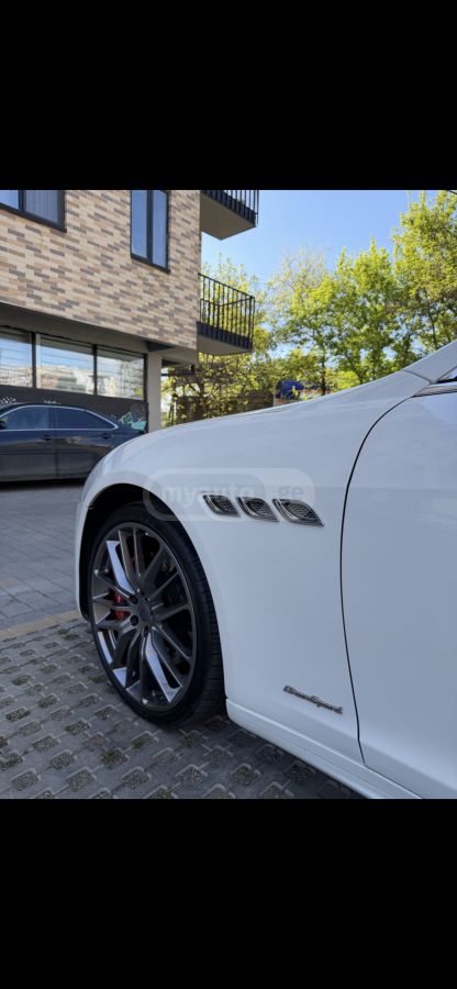 Maserati Quattroporte - фото 7