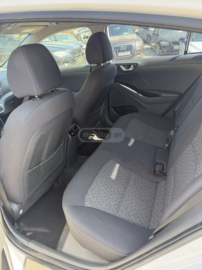 Hyundai Ioniq - фото 7