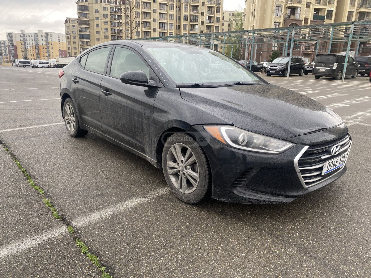 Hyundai Elantra - фото 1