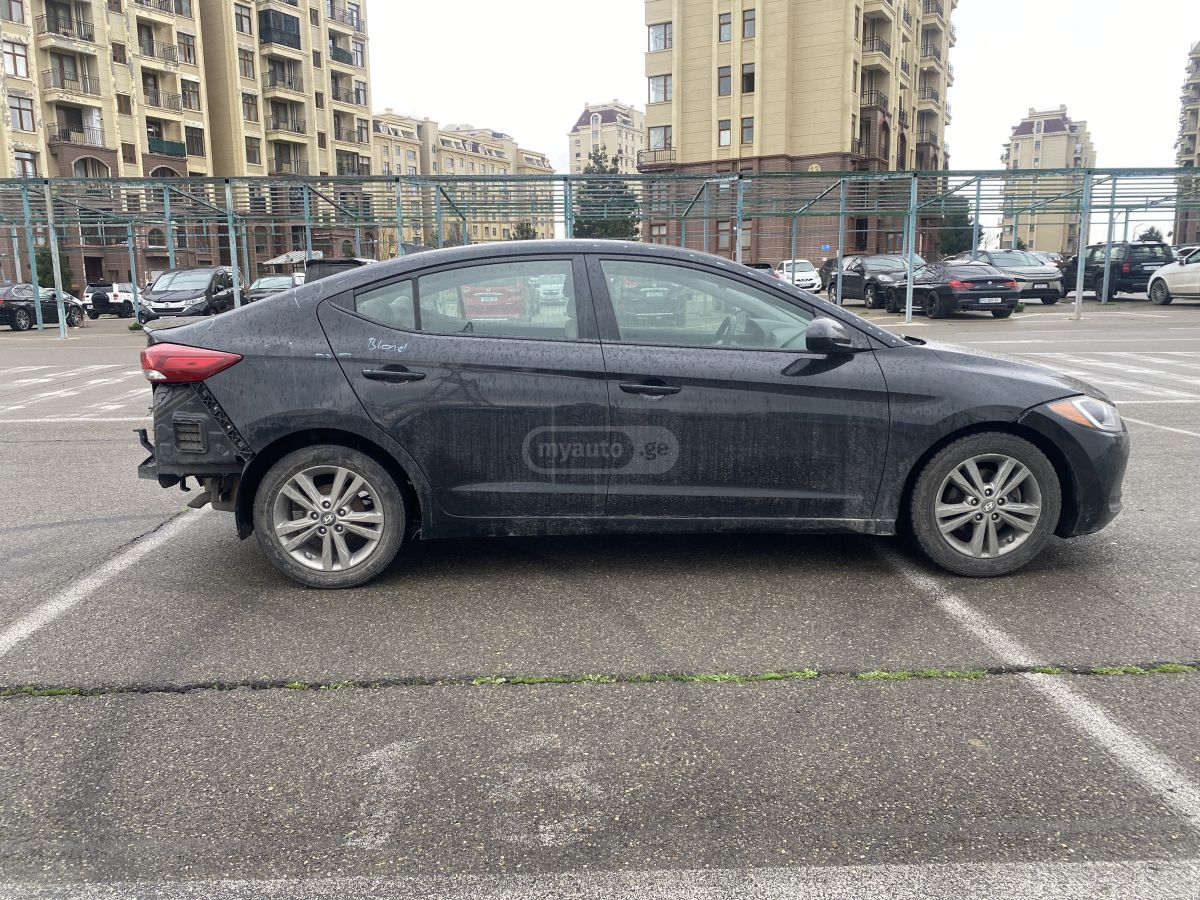 Hyundai Elantra - фото 2