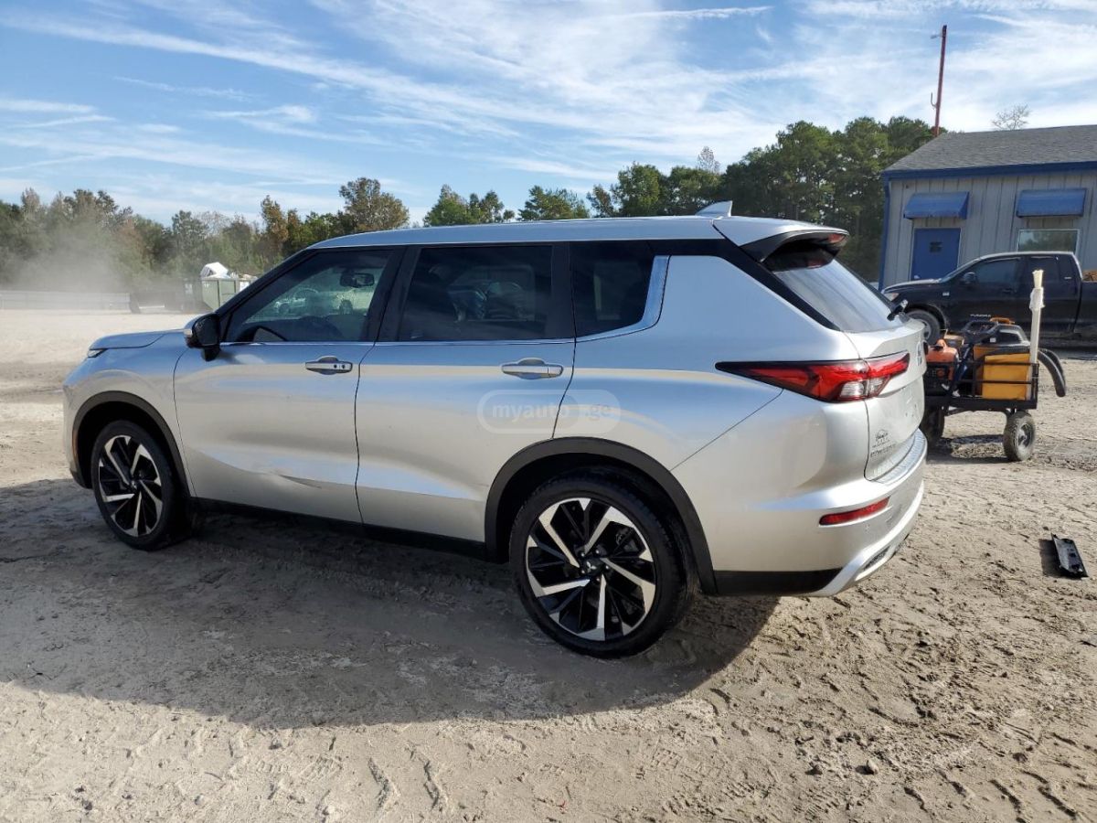 Mitsubishi Outlander - фото 2