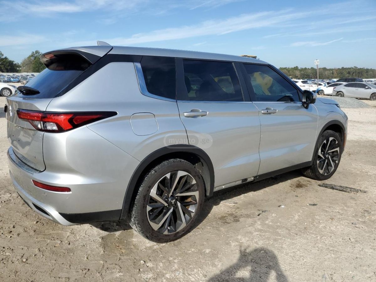 Mitsubishi Outlander - фото 3