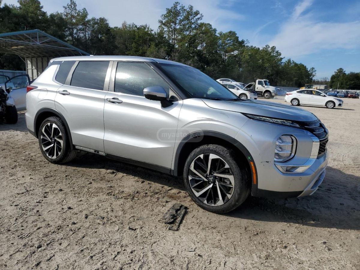 Mitsubishi Outlander - фото 4