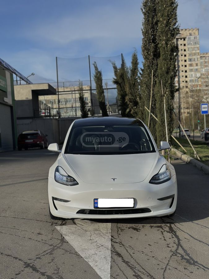 Tesla Model 3 - фото 1