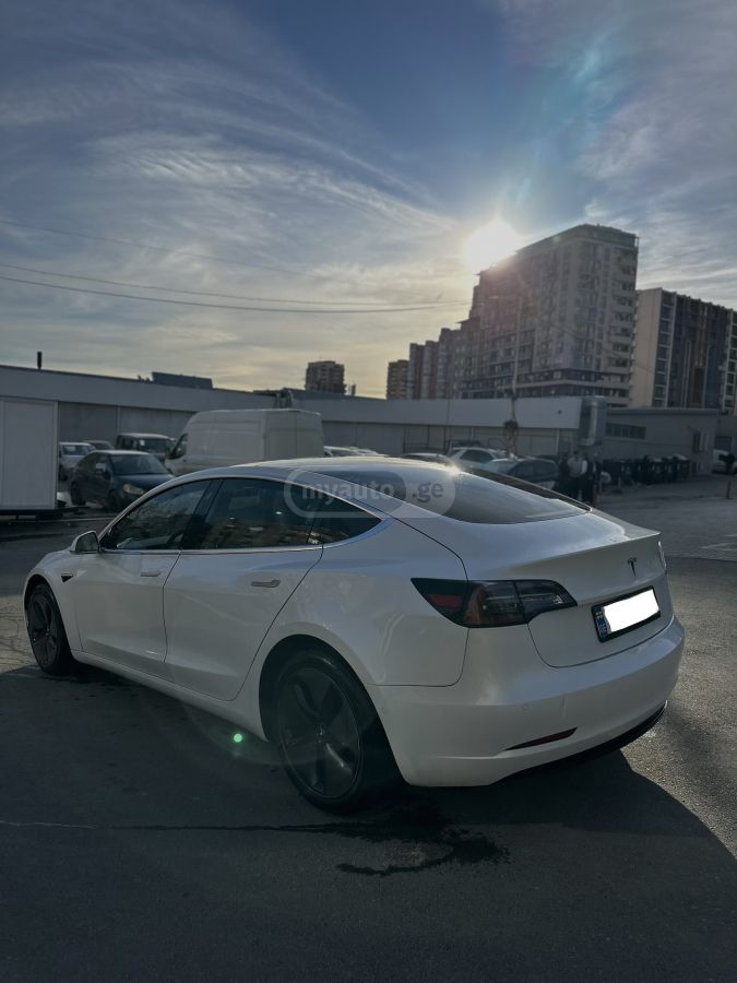 Tesla Model 3 - фото 4