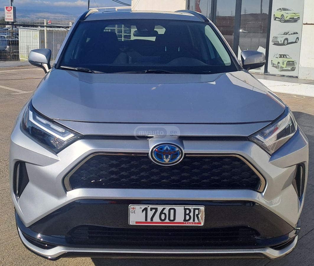 Toyota RAV 4 - фото 1