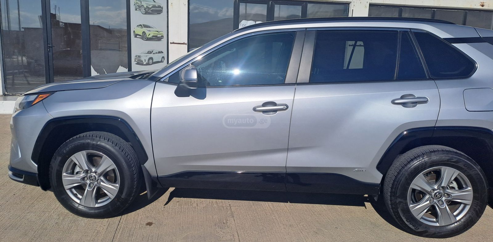 Toyota RAV 4 - фото 3