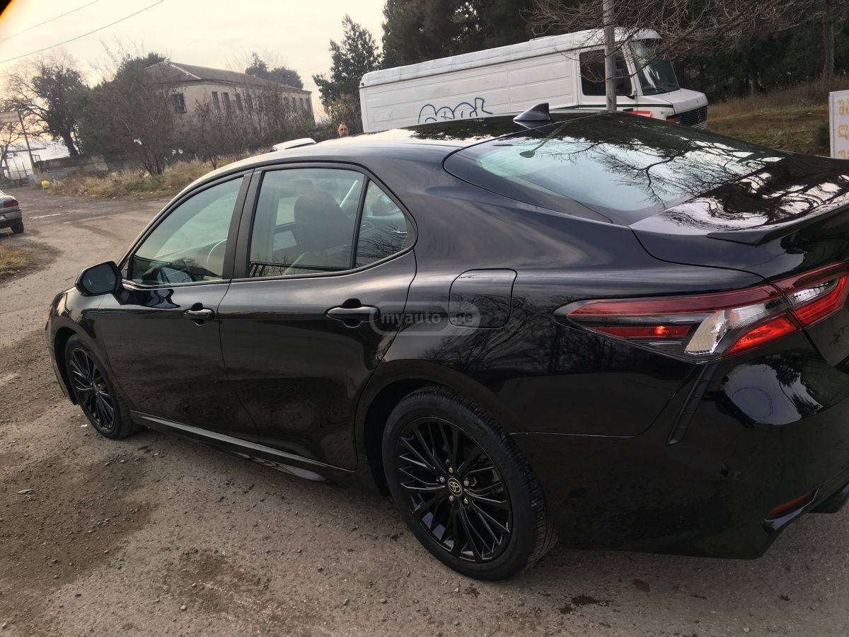 Toyota Camry - фото 3