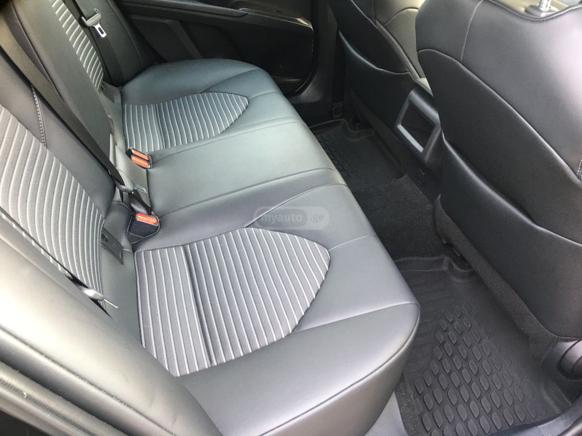 Toyota Camry - фото 6