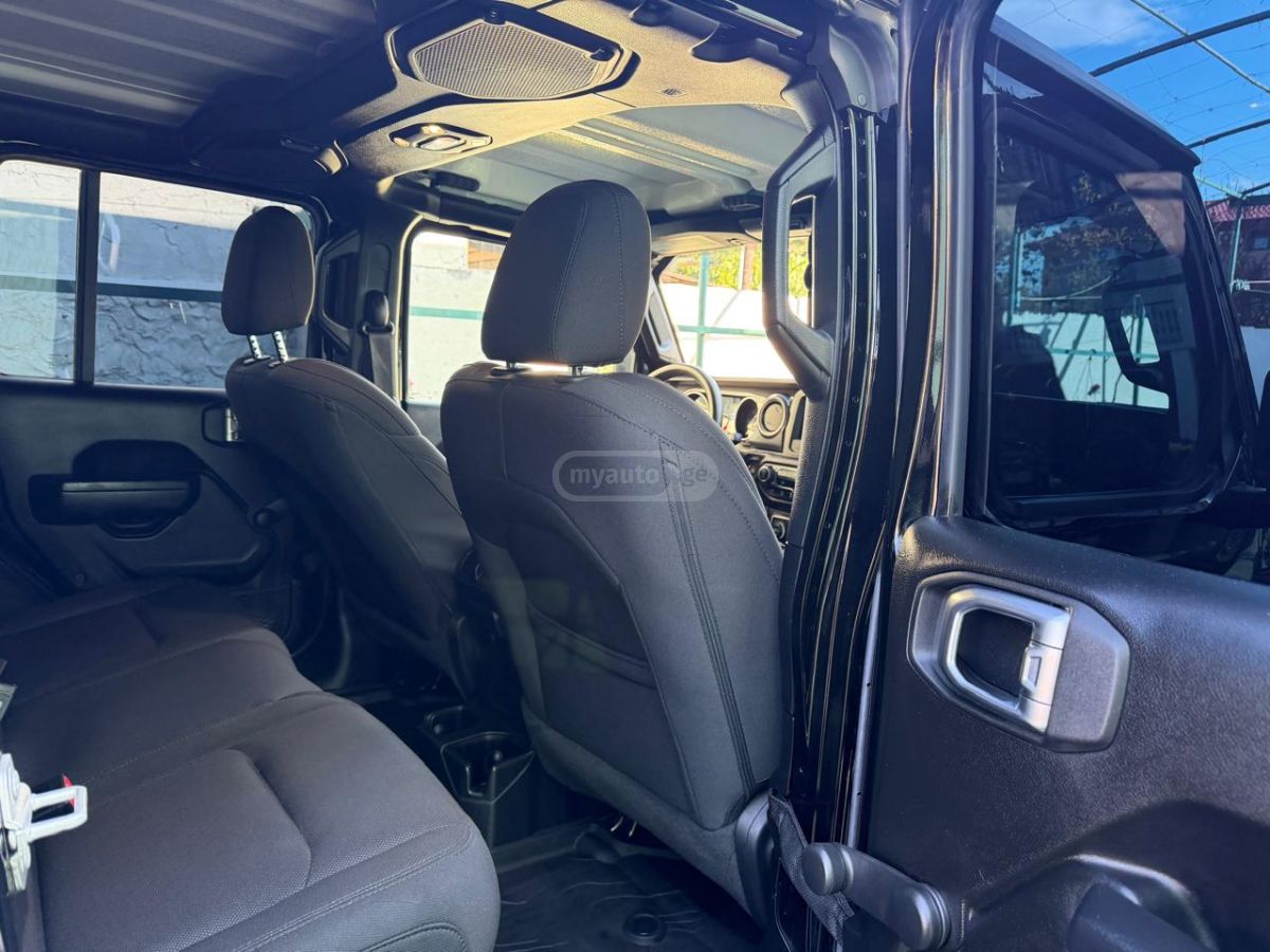 Jeep Wrangler - фото 10