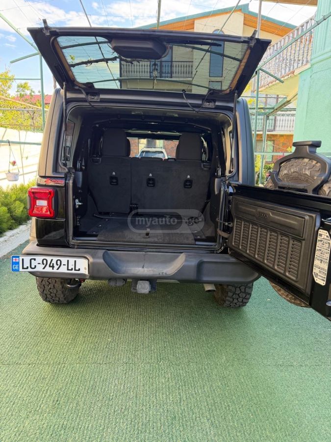 Jeep Wrangler - фото 12